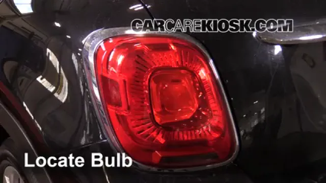 2016 Fiat 500X Easy 2.4L 4 Cyl. Éclairage Feu clignotant arrière (remplacer l'ampoule)